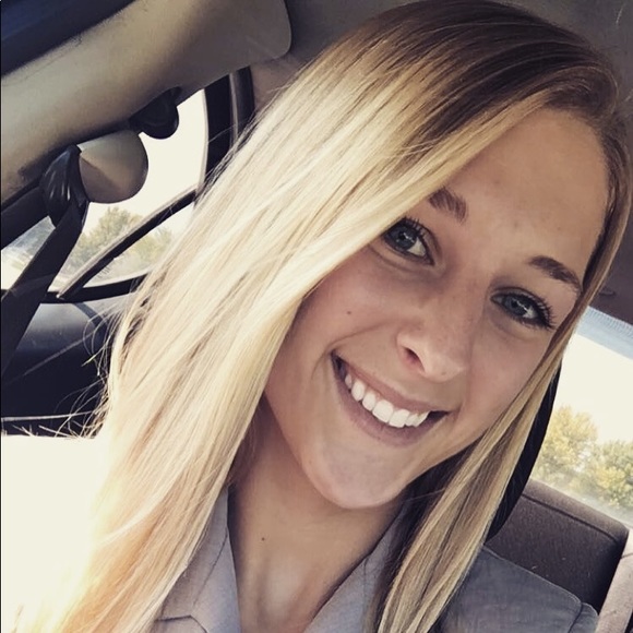 Meet your Posher, Allison - Picture 1 of 1